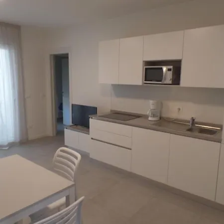 Lägenhet Two-bedroom Flat In A With Shared Pool