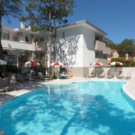 Lägenhet Two-bedroom Flat In A With Shared Pool *