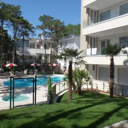 Two-bedroom Flat In A With Shared Pool * Bibione