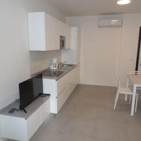 Two-bedroom Flat In A With Shared Pool Lägenhet