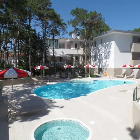 Two-bedroom Flat In A With Shared Pool Apartman Bibione