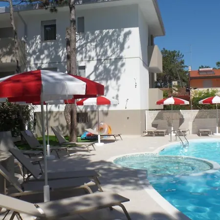Two-bedroom Flat In A With Shared Pool Apartman *