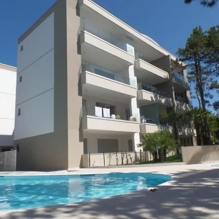 Lägenhet Two-bedroom Flat In A With Shared Pool *