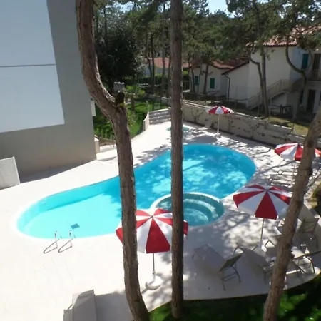 Two-bedroom Flat In A With Shared Pool Lägenhet Bibione