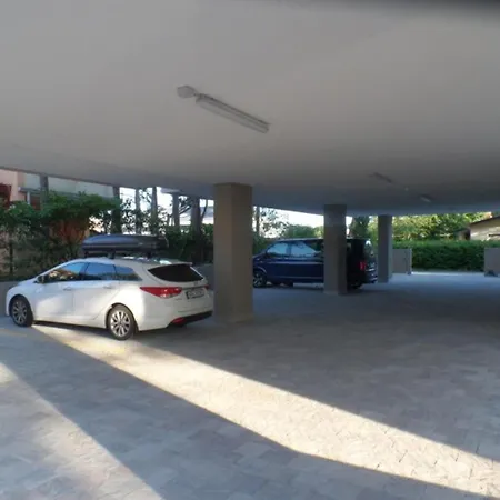 Two-bedroom Flat In A With Shared Pool 比比翁